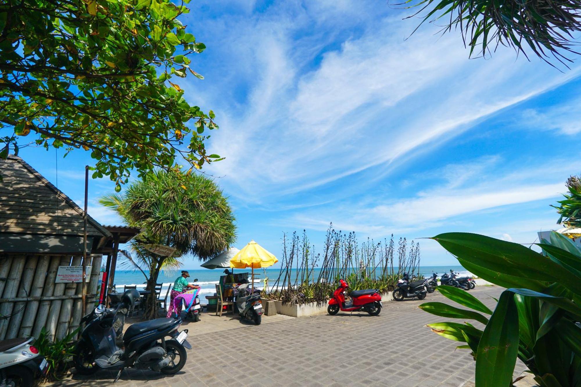 Tropical Beach House Bali Seminyak  Bagian luar foto