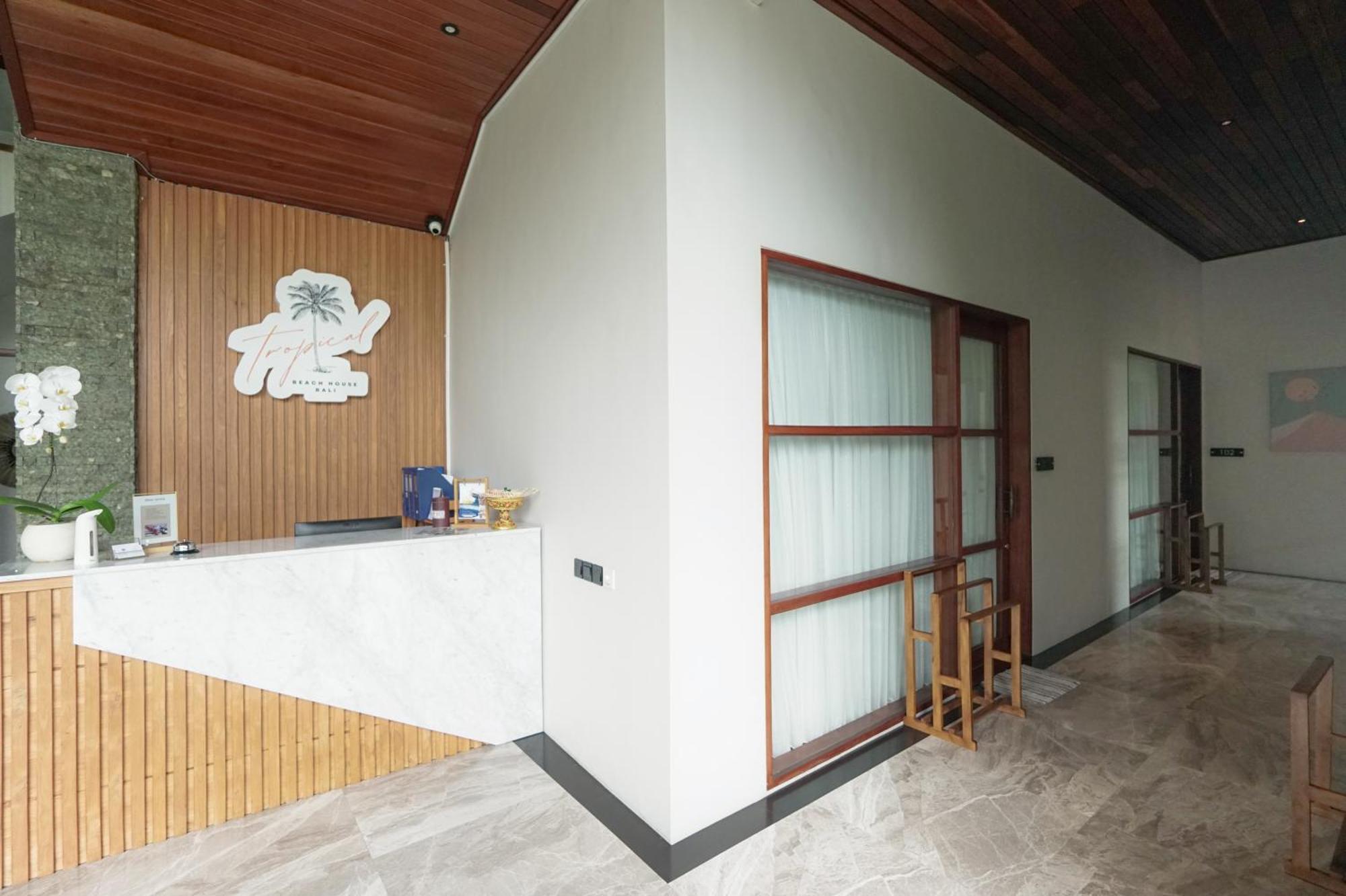 Tropical Beach House Bali Seminyak  Ruang foto